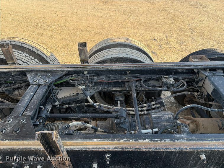 image for item FN2674 2020 Peterbilt 348 dump truck