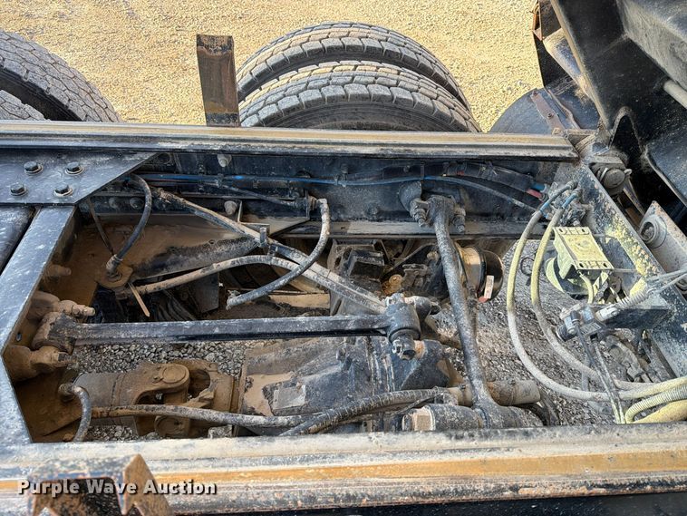 image for item FN2674 2020 Peterbilt 348 dump truck
