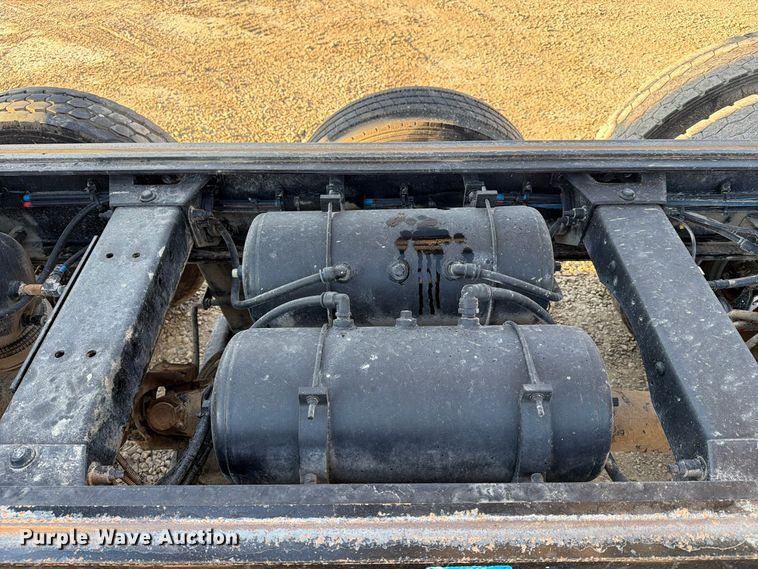 image for item FN2674 2020 Peterbilt 348 dump truck