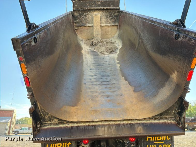 image for item FN2674 2020 Peterbilt 348 dump truck