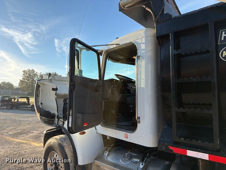image for item FN2674 2020 Peterbilt 348 dump truck