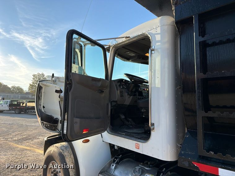image for item FN2674 2020 Peterbilt 348 dump truck