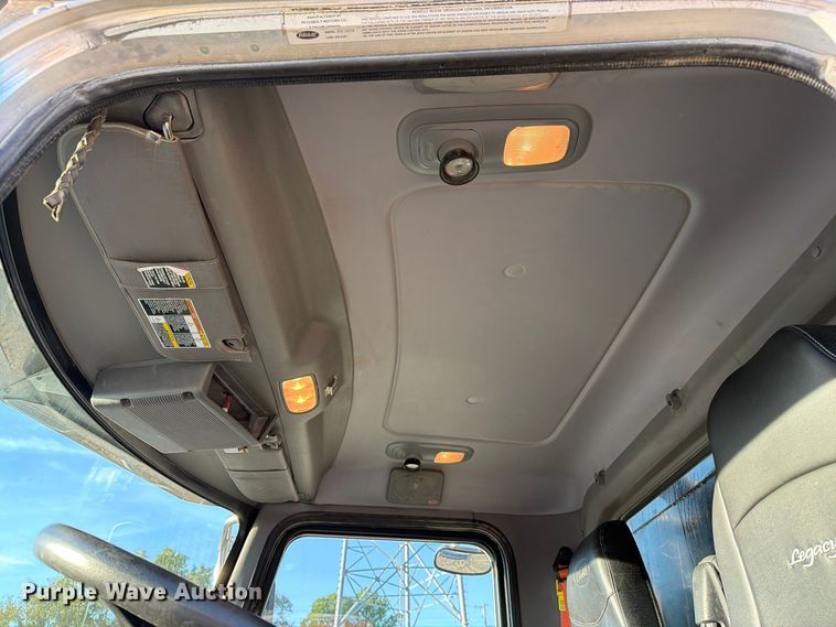 image for item FN2674 2020 Peterbilt 348 dump truck