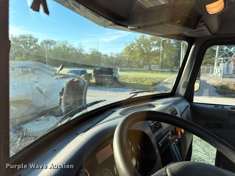image for item FN2674 2020 Peterbilt 348 dump truck