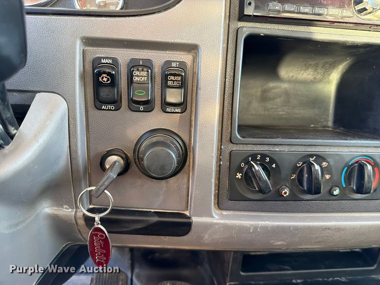 image for item FN2674 2020 Peterbilt 348 dump truck