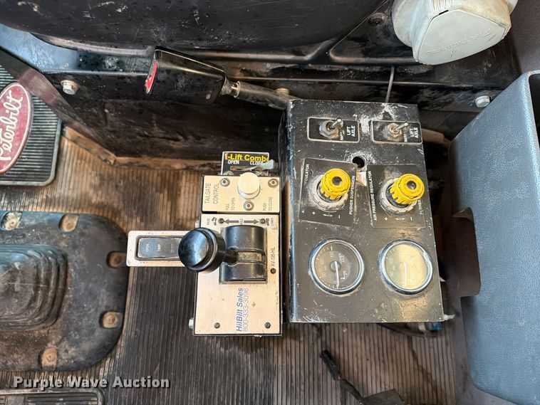 image for item FN2674 2020 Peterbilt 348 dump truck