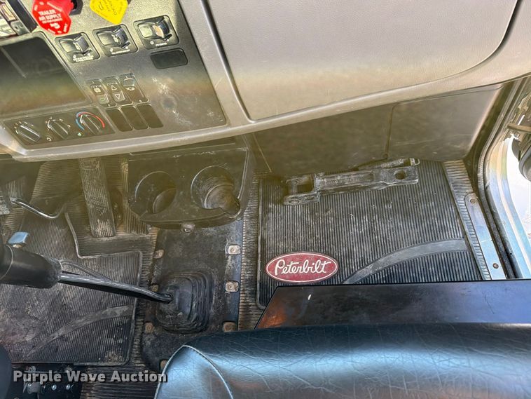 image for item FN2674 2020 Peterbilt 348 dump truck
