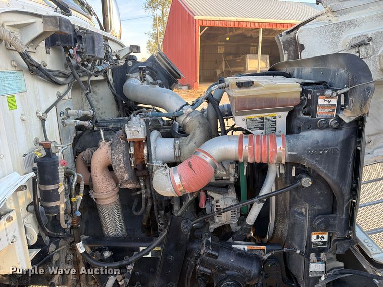 image for item FN2674 2020 Peterbilt 348 dump truck