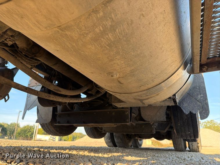 image for item FN2674 2020 Peterbilt 348 dump truck