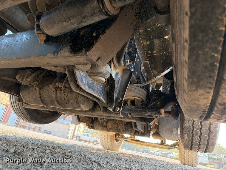 image for item FN2674 2020 Peterbilt 348 dump truck