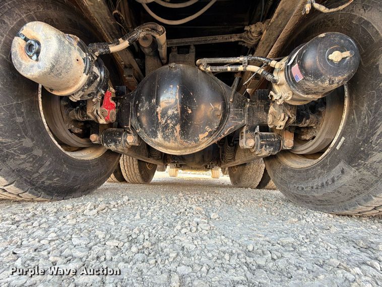 image for item FN2674 2020 Peterbilt 348 dump truck