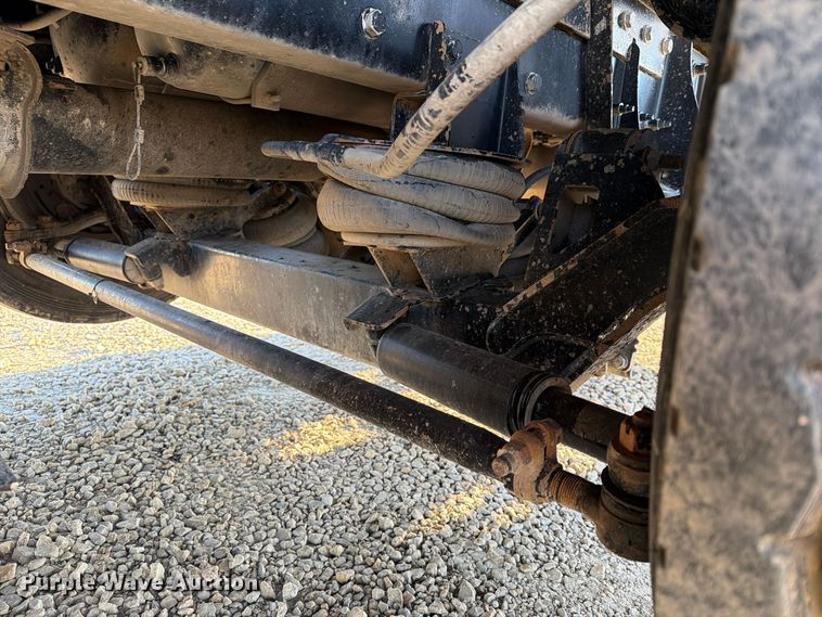 image for item FN2674 2020 Peterbilt 348 dump truck