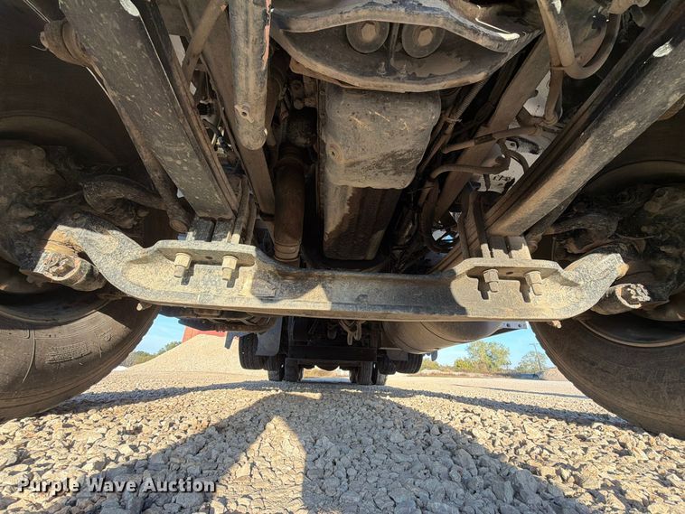 image for item FN2674 2020 Peterbilt 348 dump truck