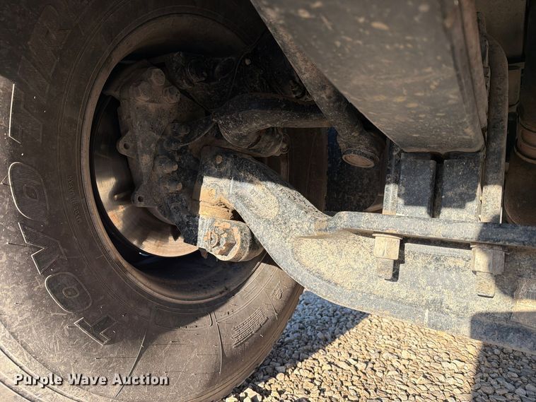 image for item FN2674 2020 Peterbilt 348 dump truck