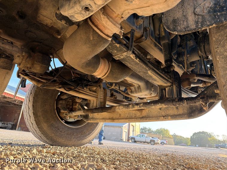 image for item FN2674 2020 Peterbilt 348 dump truck
