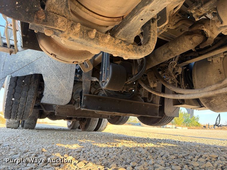 image for item FN2674 2020 Peterbilt 348 dump truck