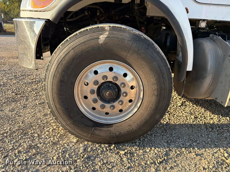 image for item FN2674 2020 Peterbilt 348 dump truck