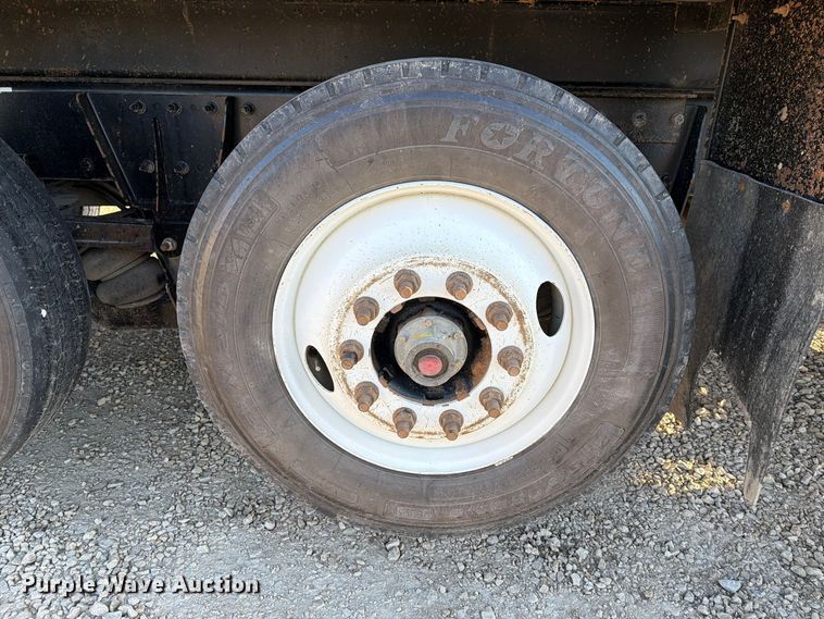 image for item FN2674 2020 Peterbilt 348 dump truck