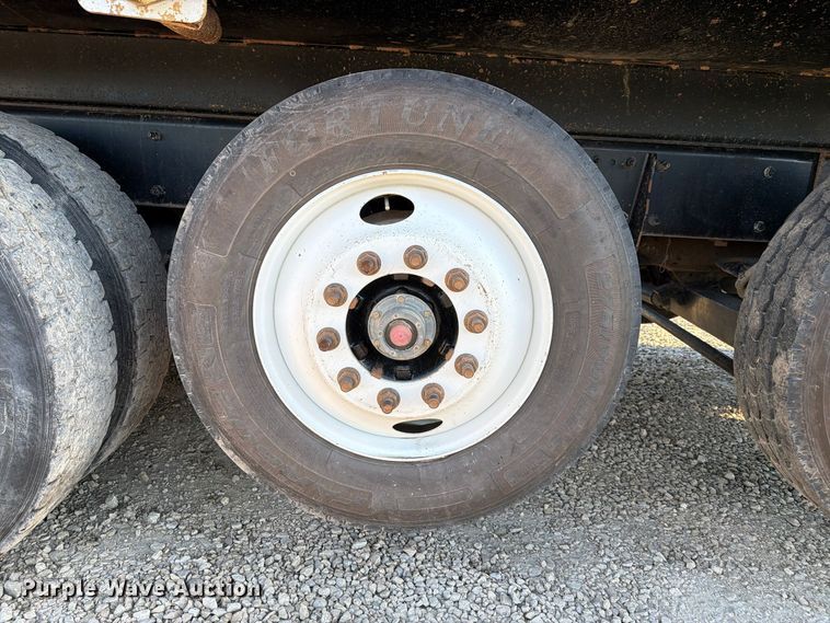 image for item FN2674 2020 Peterbilt 348 dump truck