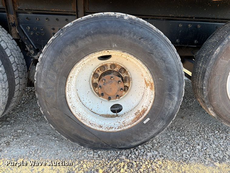 image for item FN2674 2020 Peterbilt 348 dump truck