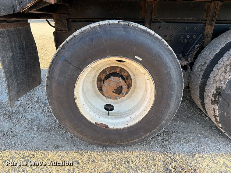 image for item FN2674 2020 Peterbilt 348 dump truck