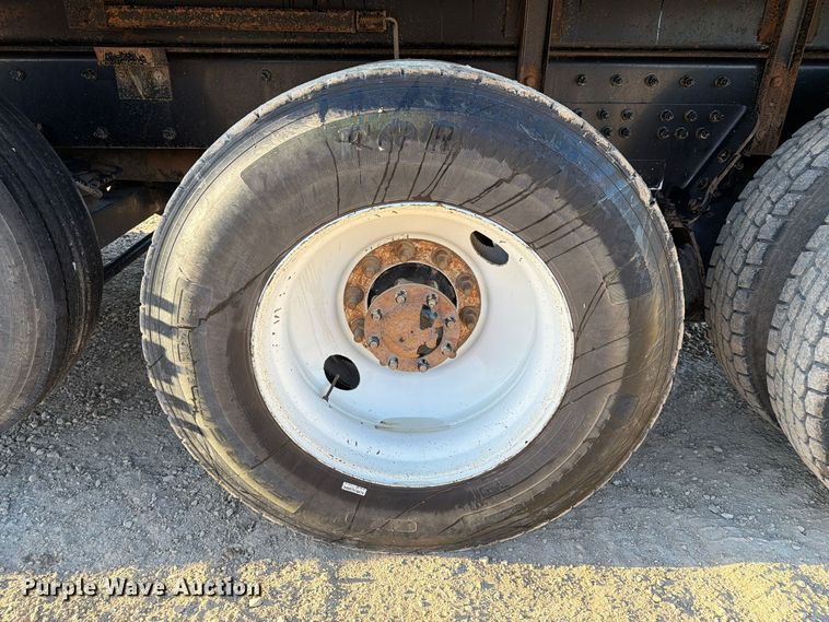 image for item FN2674 2020 Peterbilt 348 dump truck