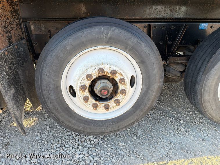 image for item FN2674 2020 Peterbilt 348 dump truck