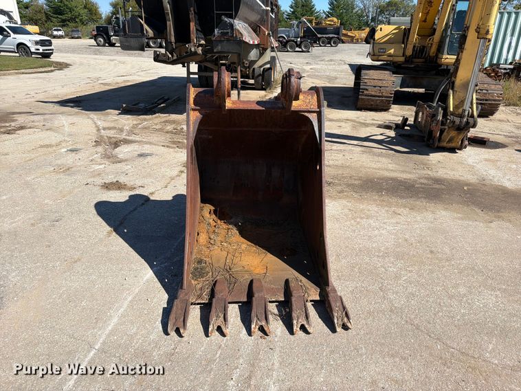 image for item FN5890 Excavator bucket
