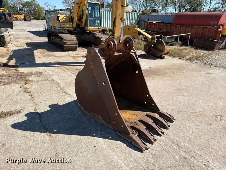 image for item FN5890 Excavator bucket