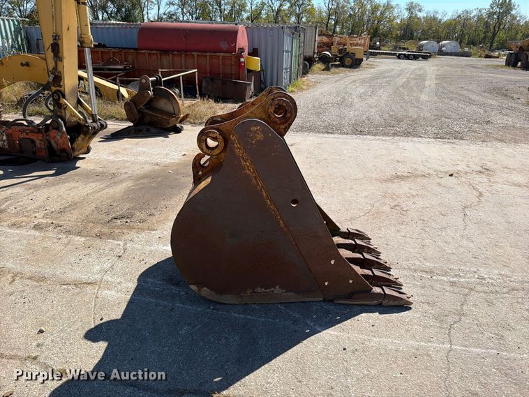 image for item FN5890 Excavator bucket