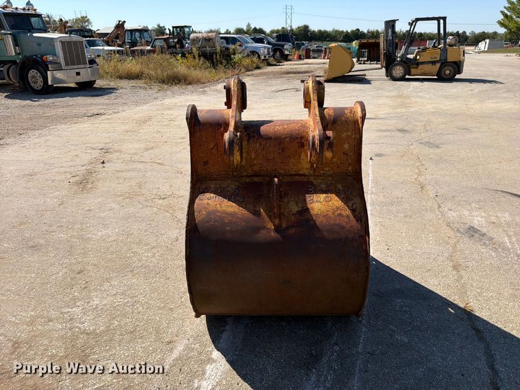 image for item FN5890 Excavator bucket