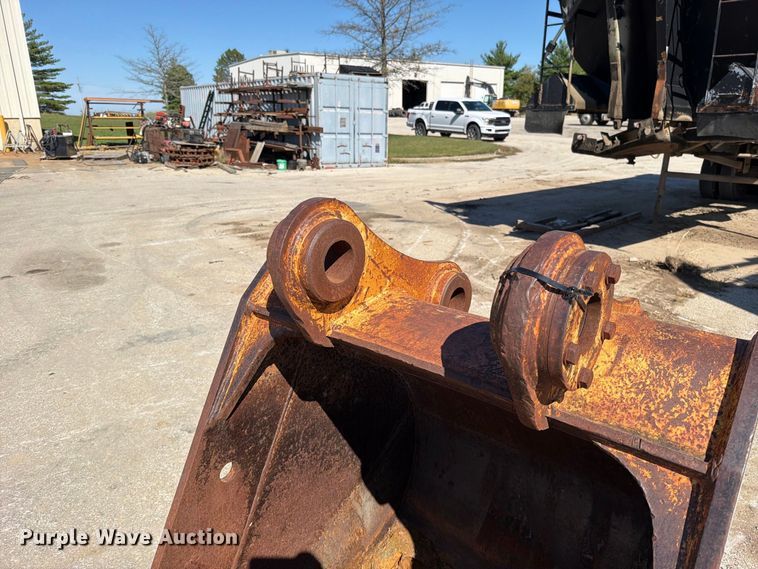 image for item FN5890 Excavator bucket