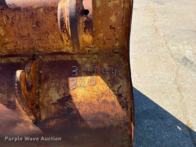 image for item FN5890 Excavator bucket