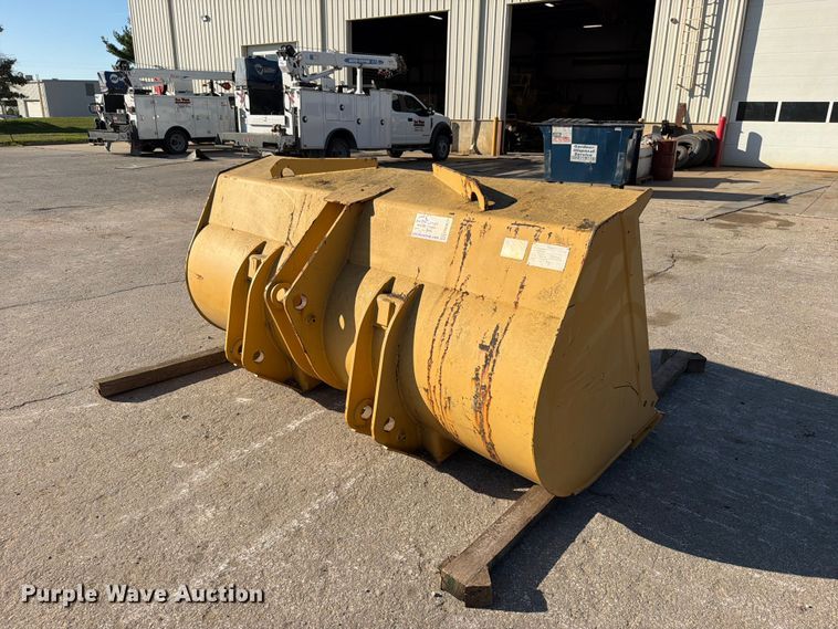 image for item FN5891 Caterpillar 928G wheel loader bucket