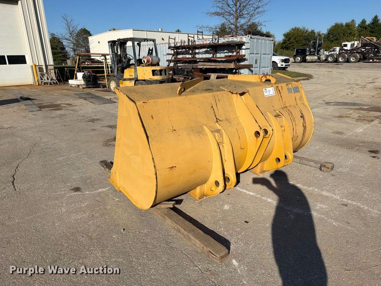 image for item FN5891 Caterpillar 928G wheel loader bucket