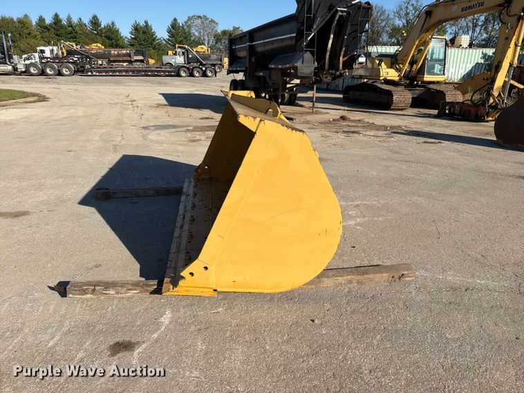 image for item FN5891 Caterpillar 928G wheel loader bucket