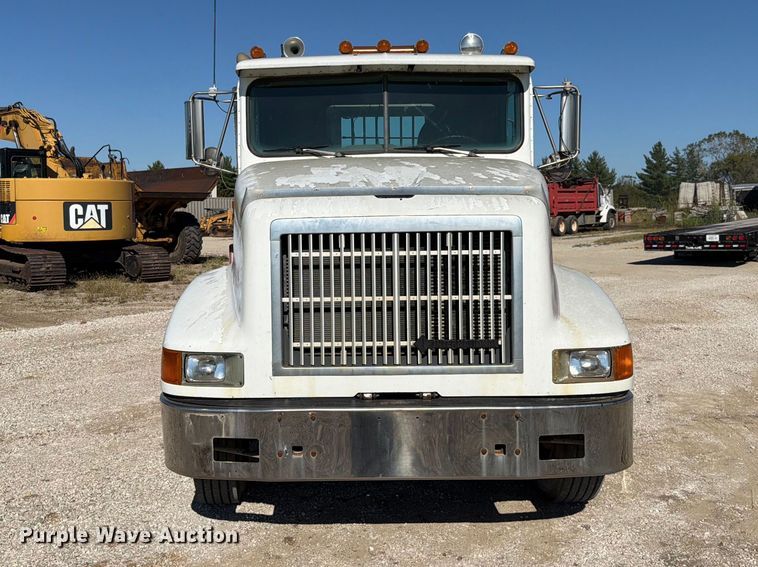 image for item FN5895 1996 International 9200 semi truck