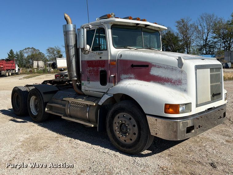 image for item FN5895 1996 International 9200 semi truck