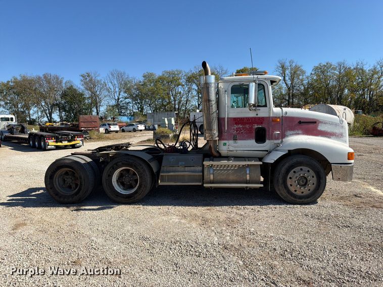 image for item FN5895 1996 International 9200 semi truck