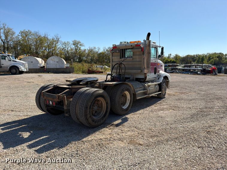 image for item FN5895 1996 International 9200 semi truck