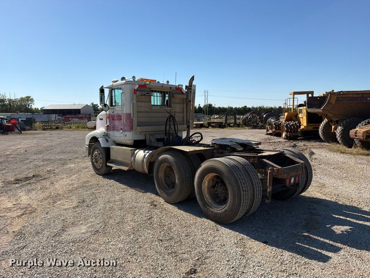 image for item FN5895 1996 International 9200 semi truck