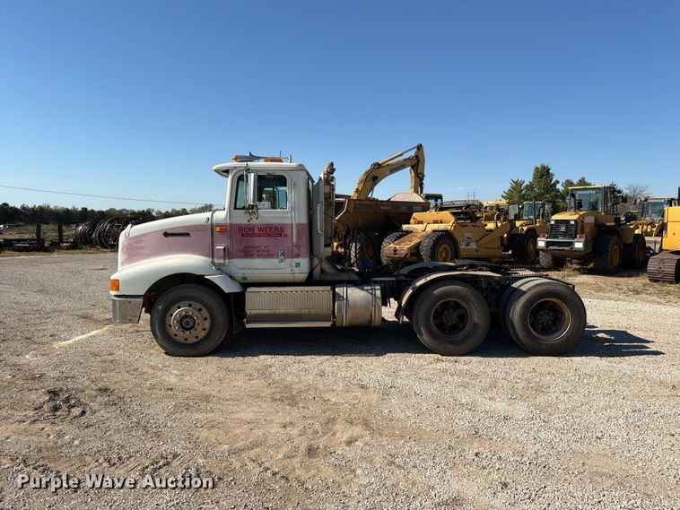 image for item FN5895 1996 International 9200 semi truck