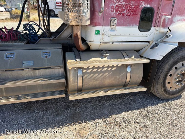 image for item FN5895 1996 International 9200 semi truck