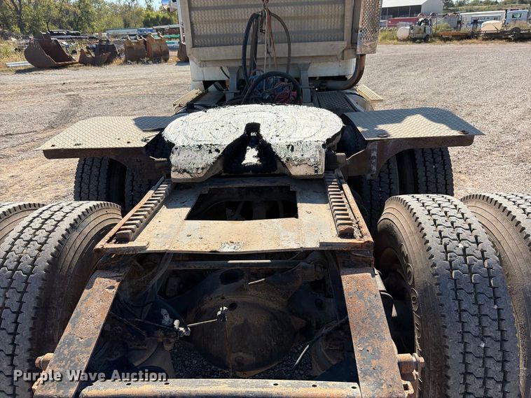 image for item FN5895 1996 International 9200 semi truck