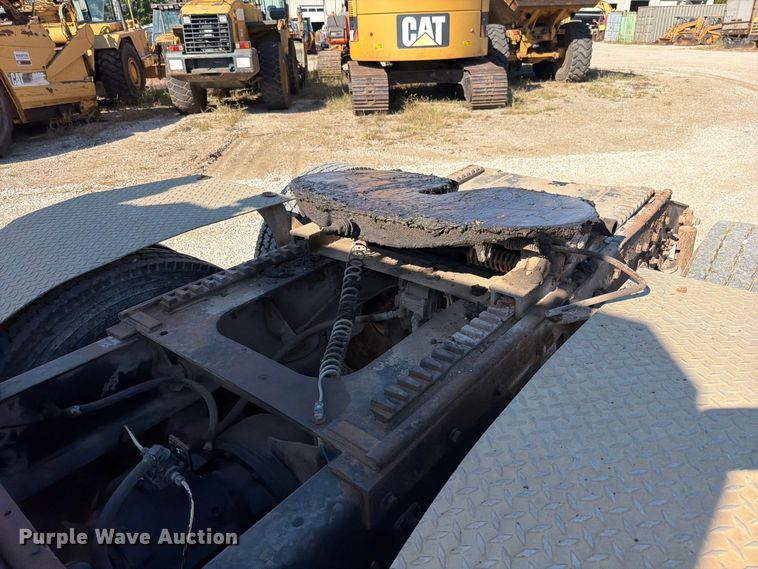 image for item FN5895 1996 International 9200 semi truck
