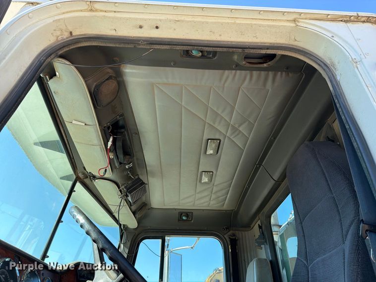 image for item FN5895 1996 International 9200 semi truck