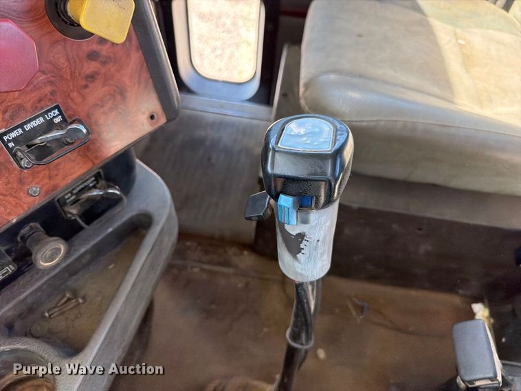 image for item FN5895 1996 International 9200 semi truck