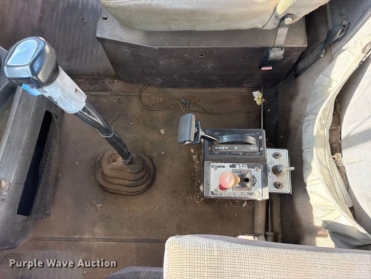 image for item FN5895 1996 International 9200 semi truck