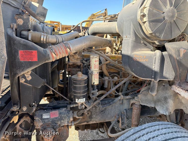 image for item FN5895 1996 International 9200 semi truck