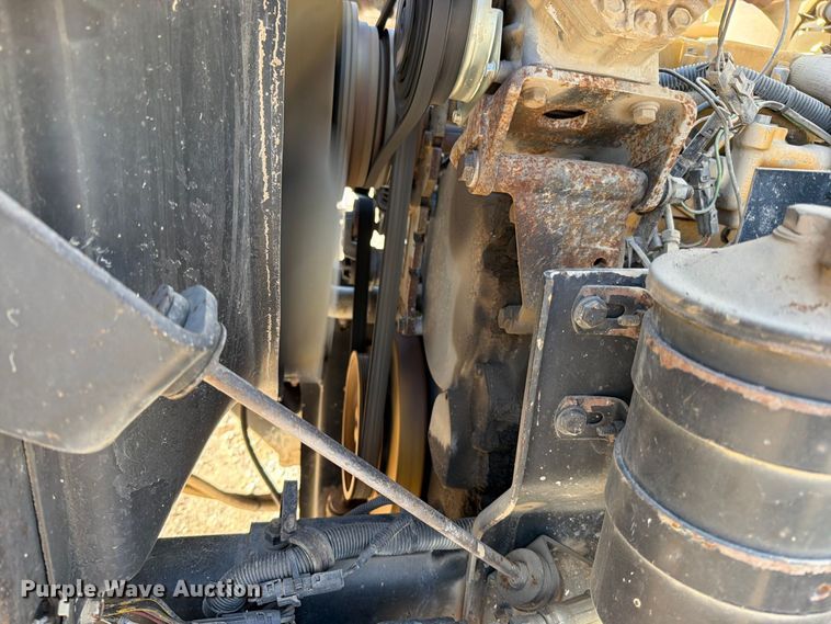 image for item FN5895 1996 International 9200 semi truck